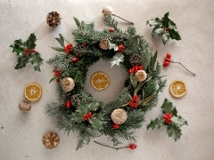 A Christmas wreath and decorations made from sustainable materials